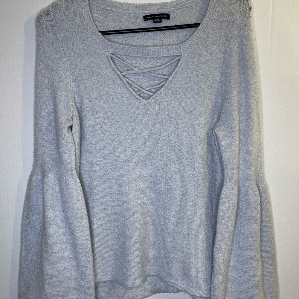 Women’s American Eagle gray laced sweater with puffed end sleeves